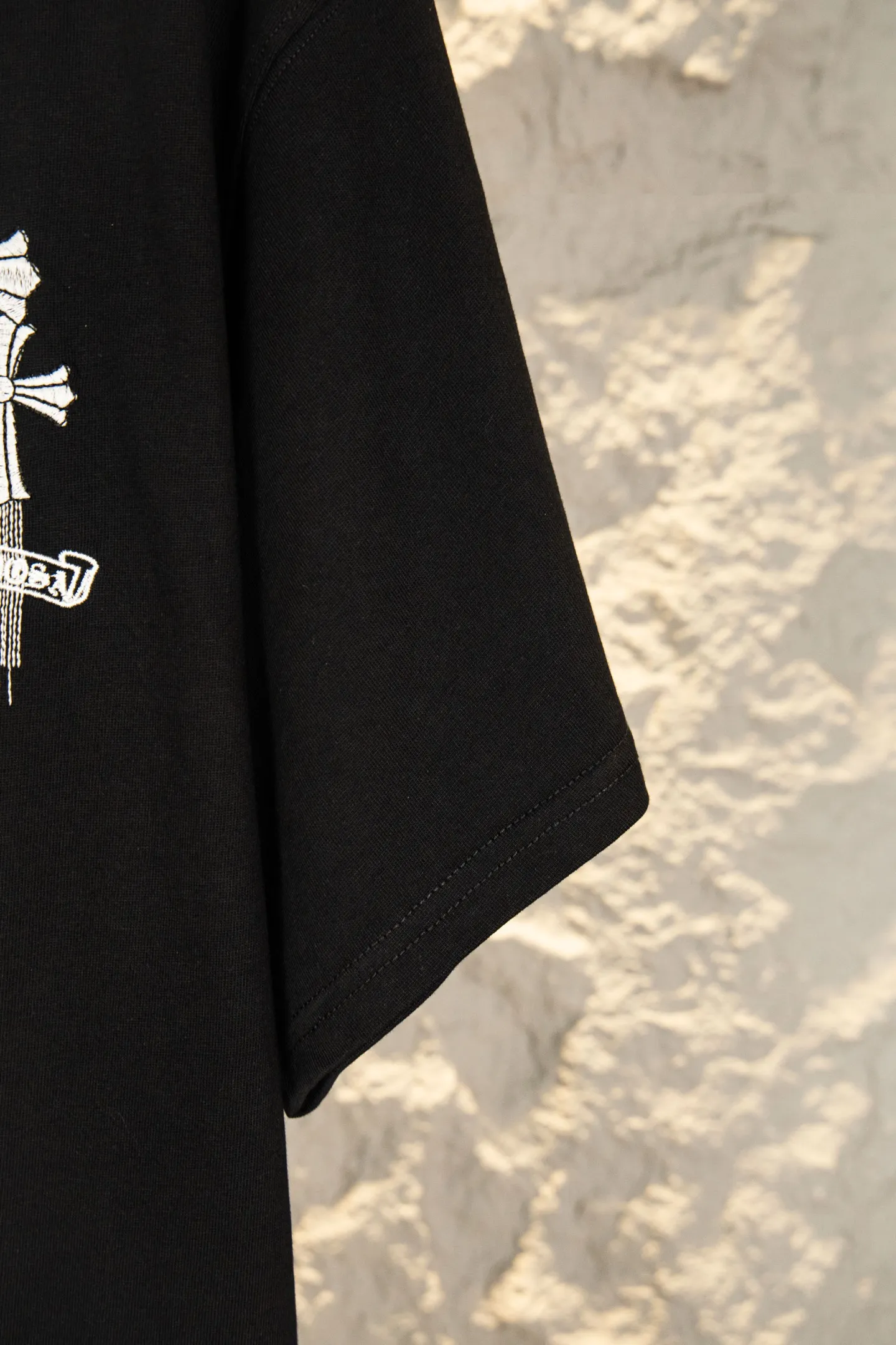 ：Y 105 Chrome hearts CH 26ss T ， Color Change！ Classic ， ， ， 。 Breathable， ， Same Style 。 ， ， 、 、 。 Authentic ， ， ， Versatile ， 、 Retro ！ Size：s—xl ：Black White